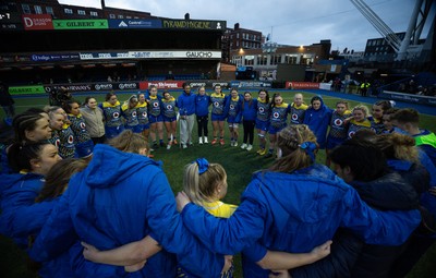 271225 - Gwalia Lightning v Brython Thunder, Celtic Challenge - Gwalia Lightning huddle up at the end of the match