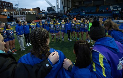 271225 - Gwalia Lightning v Brython Thunder, Celtic Challenge - Gwalia Lightning huddle up at the end of the match