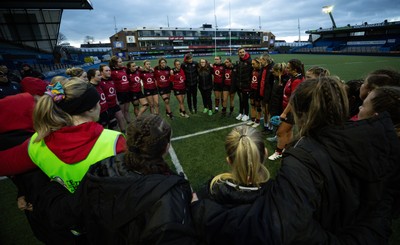 271225 - Gwalia Lightning v Brython Thunder, Celtic Challenge - Brython Thunder huddle up at the end of the match