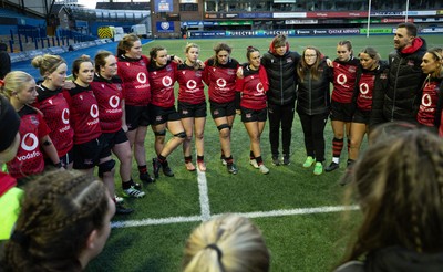 271225 - Gwalia Lightning v Brython Thunder, Celtic Challenge - Brython Thunder huddle up at the end of the match