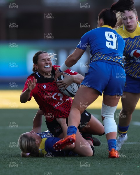 271225 - Gwalia Lightning v Brython Thunder, Celtic Challenge - Gabby Healen of Brython Thunder looks to break