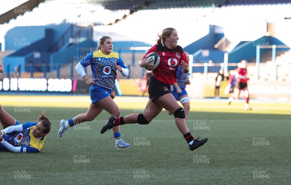 271225 - Gwalia Lightning v Brython Thunder, Celtic Challenge - Gabby Healen of Brython Thunder races in to score try