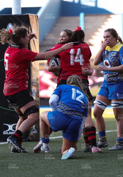 271225 - Gwalia Lightning v Brython Thunder, Celtic Challenge - Gabby Healen of Brython Thunder celebrates with Amelia Tutt and Natalia John of Brython Thunder after she races in to score try