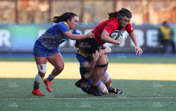 271225 - Gwalia Lightning v Brython Thunder, Celtic Challenge - Branwen Metcalfe of Brython Thunder is tackled