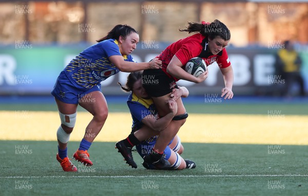 271225 - Gwalia Lightning v Brython Thunder, Celtic Challenge - Branwen Metcalfe of Brython Thunder is tackled