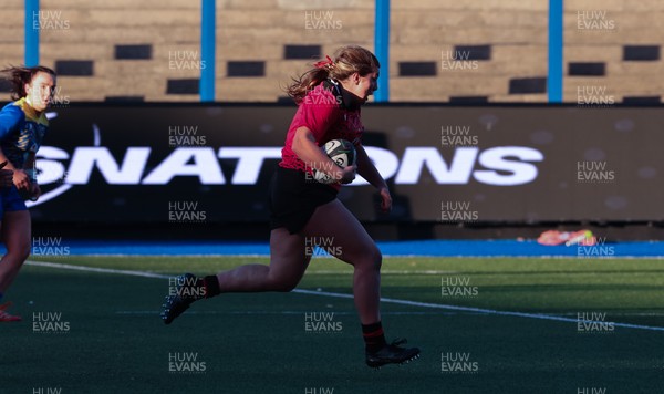 271225 - Gwalia Lightning v Brython Thunder, Celtic Challenge - Stella Orrin of Brython Thunder breaks away
