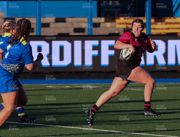 271225 - Gwalia Lightning v Brython Thunder, Celtic Challenge - Stella Orrin of Brython Thunder breaks away