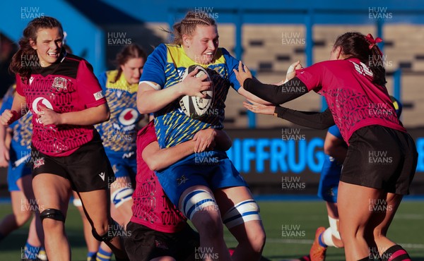 271225 - Gwalia Lightning v Brython Thunder, Celtic Challenge - Alaw Pyrs of Gwalia Lightning is tackled