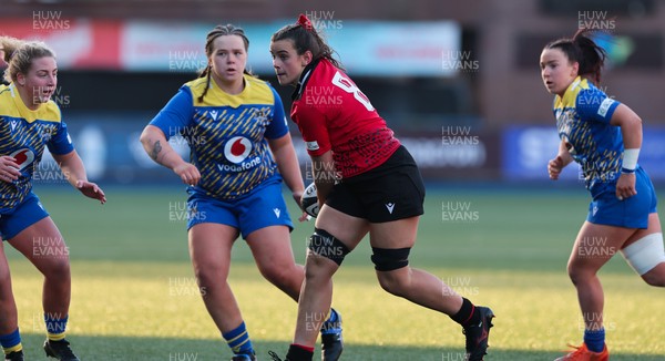 271225 - Gwalia Lightning v Brython Thunder, Celtic Challenge - Branwen Metcalfe of Brython Thunder is watched by Molly Reardon, Maisie Davies and Sian Jones of Gwalia Lightning