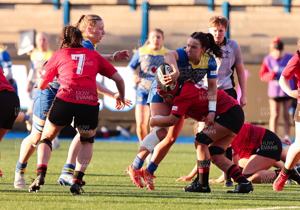 271225 - Gwalia Lightning v Brython Thunder, Celtic Challenge - Sian Jones of Gwalia Lightning offloads to Alaw Pyrs of Gwalia Lightning