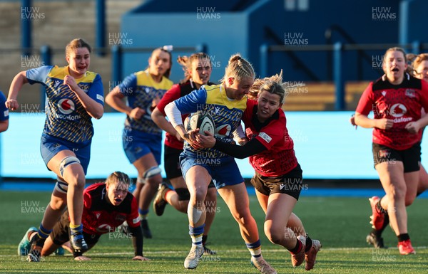 271225 - Gwalia Lightning v Brython Thunder, Celtic Challenge - Nikita Prothero of Gwalia Lightning breaks away but is tackled
