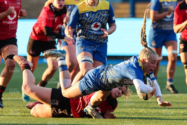 271225 - Gwalia Lightning v Brython Thunder, Celtic Challenge - Nikita Prothero of Gwalia Lightning breaks away but is tackled