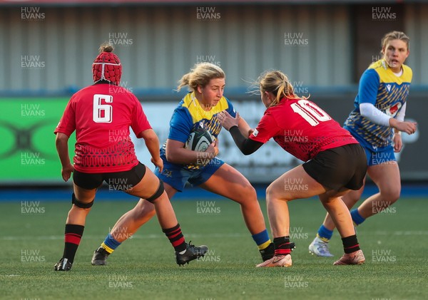 271225 - Gwalia Lightning v Brython Thunder, Celtic Challenge - Molly Reardon of Gwalia Lightning takes on Ffion Williams of Brython Thunder and Finley Jones of Brython Thunder