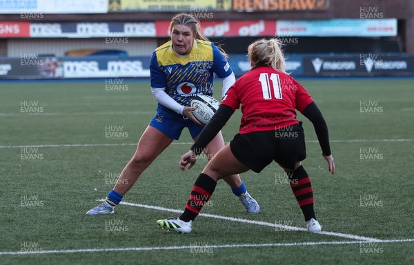 271225 - Gwalia Lightning v Brython Thunder, Celtic Challenge - Molly Anderson- Thomas of Gwalia Lightning takes on Seren Singleton of Brython Thunder