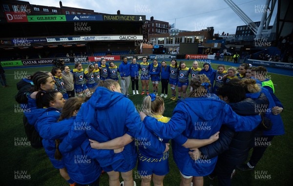 271225 - Gwalia Lightning v Brython Thunder, Celtic Challenge - Gwalia Lightning huddle up at the end of the match