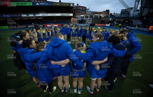271225 - Gwalia Lightning v Brython Thunder, Celtic Challenge - Gwalia Lightning huddle up at the end of the match