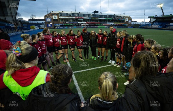 271225 - Gwalia Lightning v Brython Thunder, Celtic Challenge - Brython Thunder huddle up at the end of the match