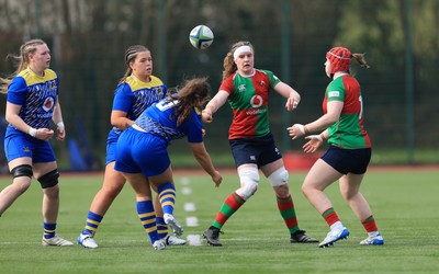 080325  Gwalia Lightning v Clovers, Celtic Challenge - Ruth Campbell of Clovers looks to win the ball