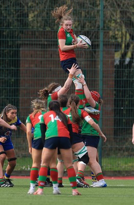 080325  Gwalia Lightning v Clovers, Celtic Challenge - Jane Neill of Clovers wins line out