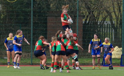 080325  Gwalia Lightning v Clovers, Celtic Challenge - Jane Neill of Clovers wins line out