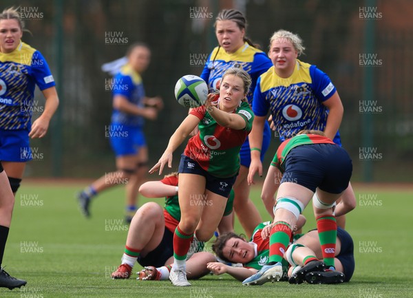 080325  Gwalia Lightning v Clovers, Celtic Challenge - Aoibheann Reilly of Clovers feeds the ball out