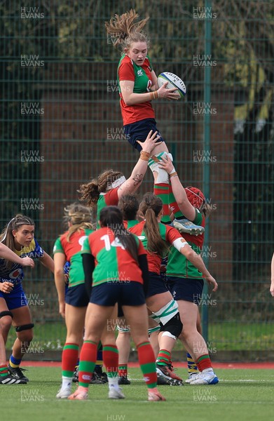 080325  Gwalia Lightning v Clovers, Celtic Challenge - Jane Neill of Clovers wins line out