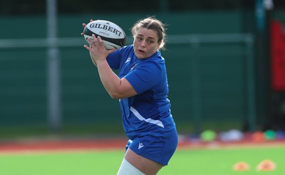 140226 - Gwalia Lightning v Clovers, Celtic Challenge - Jenni Scoble of Gwalia Lightning during warm up