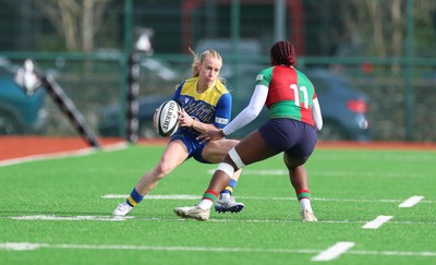 140226 - Gwalia Lightning v Clovers, Celtic Challenge - Catherine Richards of Gwalia Lightning takes on Chisom Ugwueru of Clovers
