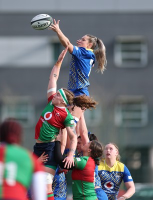 140226 - Gwalia Lightning v Clovers, Celtic Challenge - Anwen Owen of Gwalia Lightning wins the line out