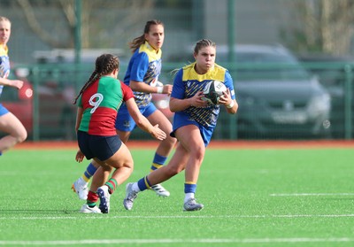 140226 - Gwalia Lightning v Clovers, Celtic Challenge - Molly Anderson-Thomas of Gwalia Lightning takes on Emily Lane of Clovers