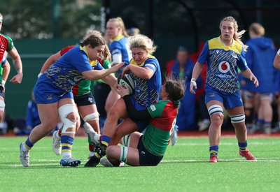 140226 - Gwalia Lightning v Clovers, Celtic Challenge - Molly Reardon of Gwalia Lightning charges forward