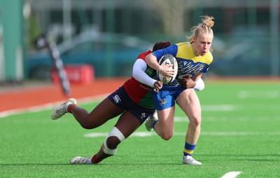 140226 - Gwalia Lightning v Clovers, Celtic Challenge - Catherine Richards of Gwalia Lightning takes on Chisom Ugwueru of Clovers