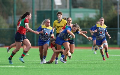 140226 - Gwalia Lightning v Clovers, Celtic Challenge - Molly Anderson-Thomas of Gwalia Lightning looks to break away