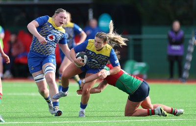 140226 - Gwalia Lightning v Clovers, Celtic Challenge - Molly Anderson-Thomas of Gwalia Lightning attacks