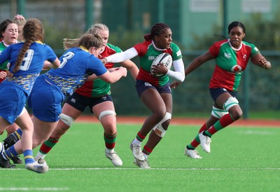 140226 - Gwalia Lightning v Clovers, Celtic Challenge - Chisom Ugwueru of Clovers looks to attack