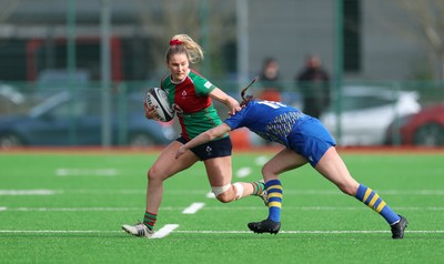 140226 - Gwalia Lightning v Clovers, Celtic Challenge - Aoife Corey of Clovers takes on Caitlin Lewis of Gwalia Lightning