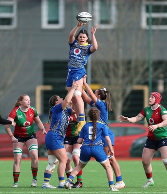 140226 - Gwalia Lightning v Clovers, Celtic Challenge - Lily Terry of Gwalia Lightning wins line out