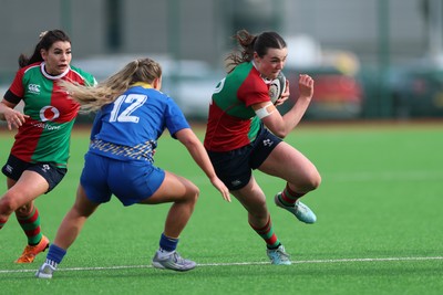 140226 - Gwalia Lightning v Clovers, Celtic Challenge - Niamh Murphy of Clovers charges through to score try