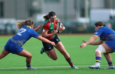 140226 - Gwalia Lightning v Clovers, Celtic Challenge - Niamh Murphy of Clovers charges through to score try
