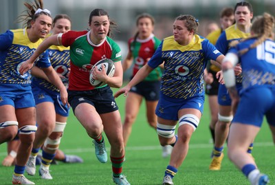 140226 - Gwalia Lightning v Clovers, Celtic Challenge - Niamh Murphy of Clovers charges through to score try