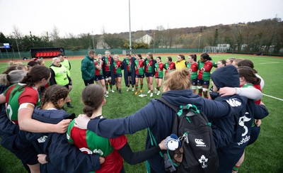 140226 - Gwalia Lightning v Clovers, Celtic Challenge - Clovers huddle up at the end of the match