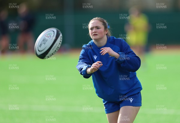140226 - Gwalia Lightning v Clovers, Celtic Challenge - Caitlin Lewis of Gwalia Lightning during warm up
