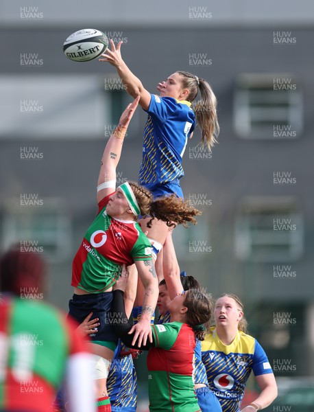140226 - Gwalia Lightning v Clovers, Celtic Challenge - Anwen Owen of Gwalia Lightning wins the line out