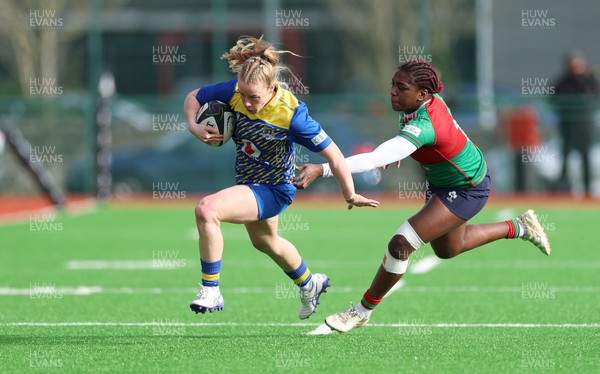 140226 - Gwalia Lightning v Clovers, Celtic Challenge - Catherine Richards of Gwalia Lightning takes on Chisom Ugwueru of Clovers