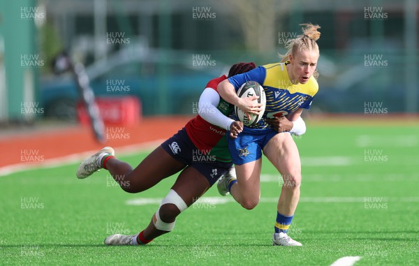 140226 - Gwalia Lightning v Clovers, Celtic Challenge - Catherine Richards of Gwalia Lightning takes on Chisom Ugwueru of Clovers