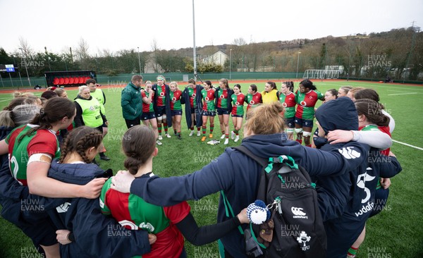 140226 - Gwalia Lightning v Clovers, Celtic Challenge - Clovers huddle up at the end of the match