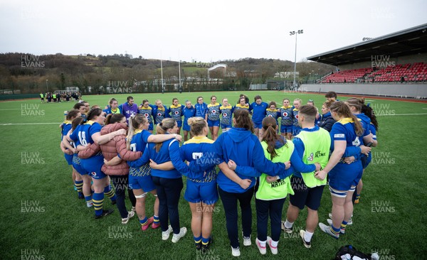 140226 - Gwalia Lightning v Clovers, Celtic Challenge - Gwalia Lightning huddle up at the end of the match