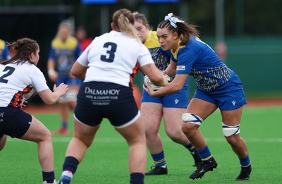 170126 - Gwalia Lightning v Edinburgh Rugby, Celtic Challenge - Bryonie King of Gwalia Lightning takes on Aila Ronald of Edinburgh Rugby and Molly Poolman of Edinburgh Rugby