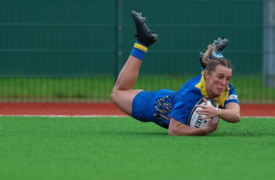 170126 - Gwalia Lightning v Edinburgh Rugby, Celtic Challenge - Courtney Greenway of Gwalia Lightning dives in to score try