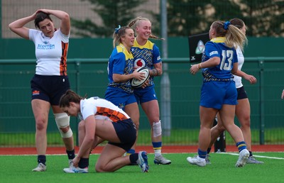 170126 - Gwalia Lightning v Edinburgh Rugby, Celtic Challenge - Courtney Greenway of Gwalia Lightning dives in to score try